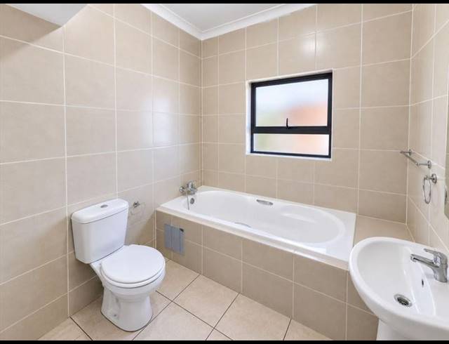 2 BEDROOM TOWNHOUSE FOR SALE IN POMONA